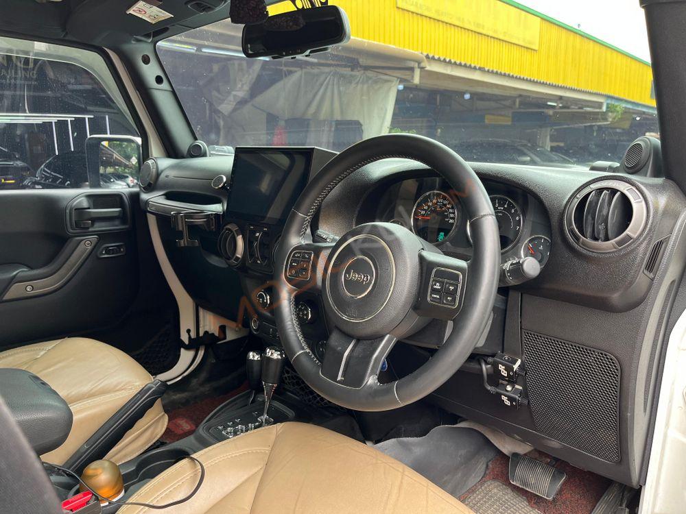 Mobil Jeep Wrangler 2014