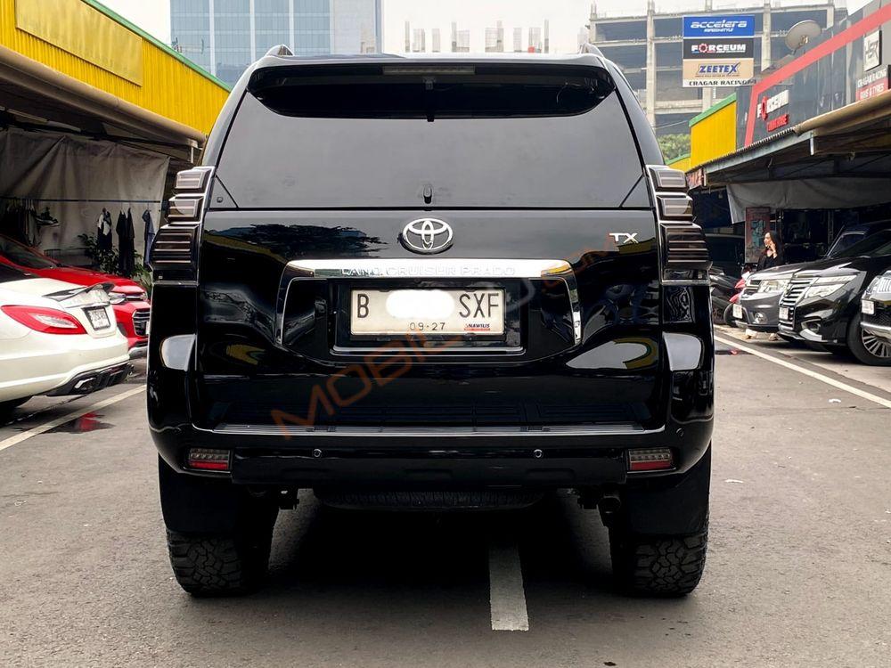 Mobil Toyota Land Cruiser 2013