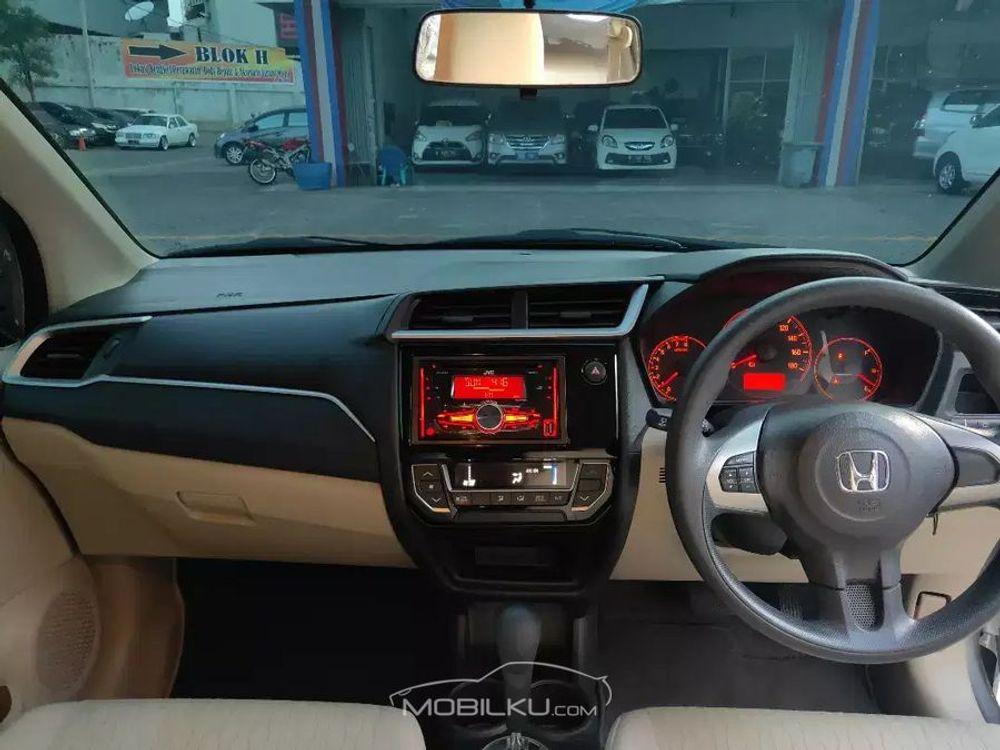 https://mobilku.s3.ap-southeast-3.amazonaws.com/ads/1000/08193e47-2e40-4b8a-917e-2d62115e63b7.jpeg