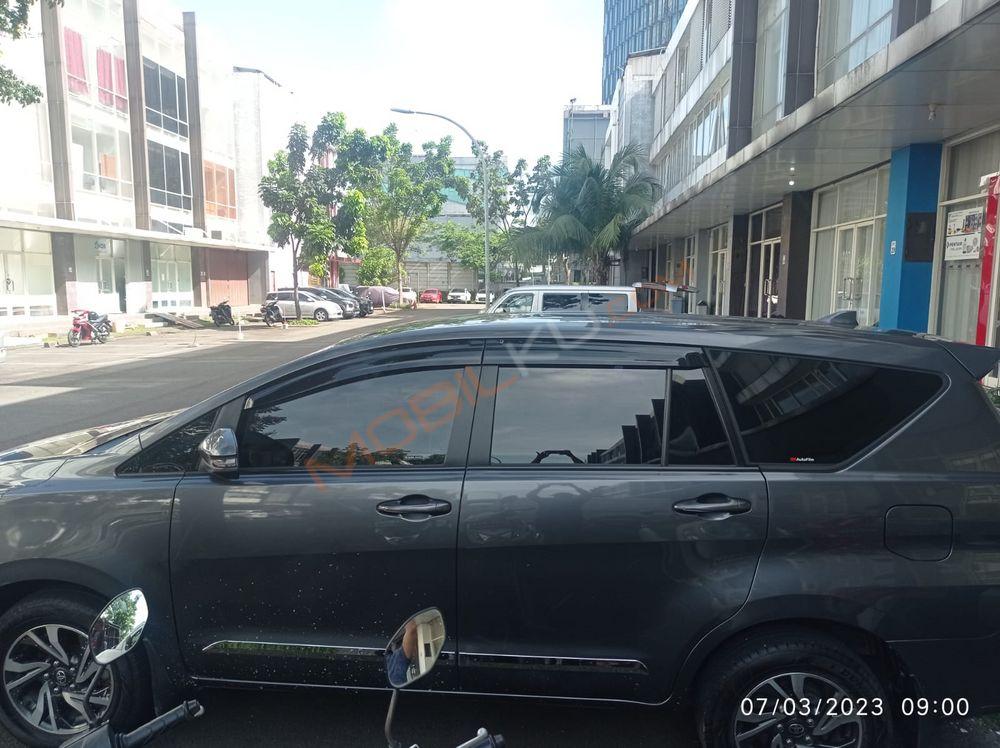 Mobil Toyota Kijang Innova 2021