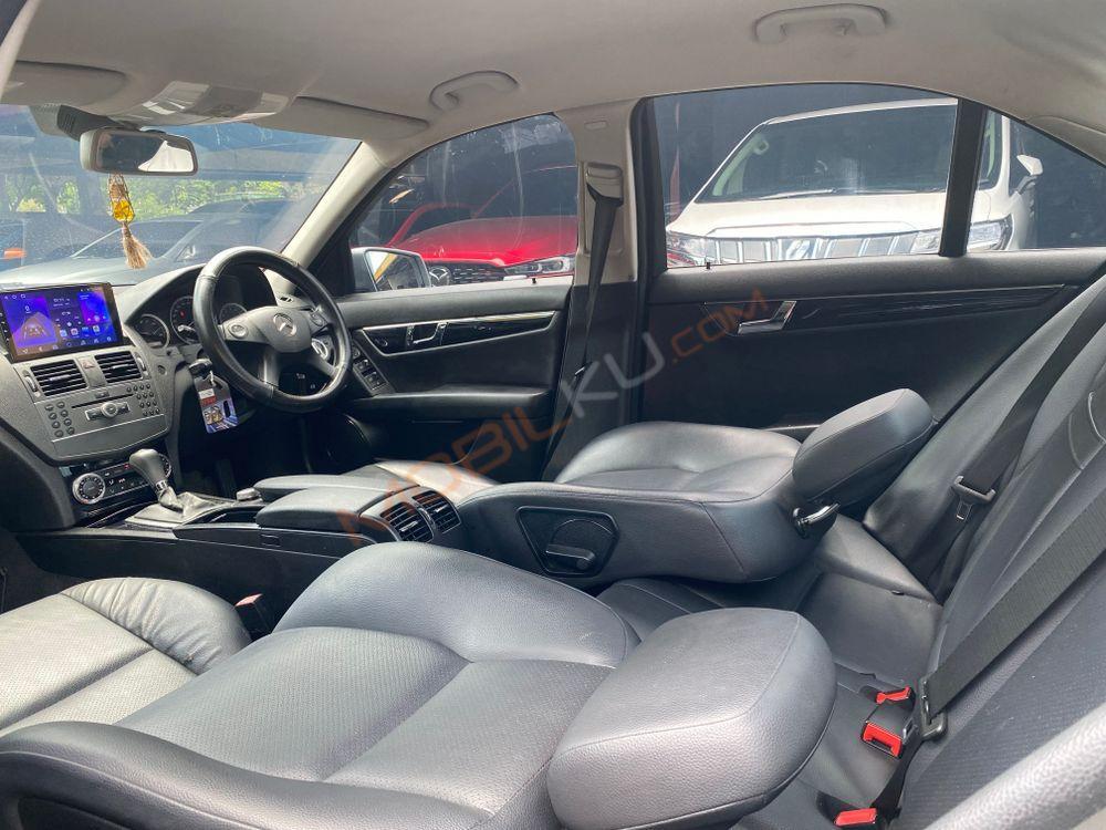 Mobil Mercedes-Benz C-Class 2011