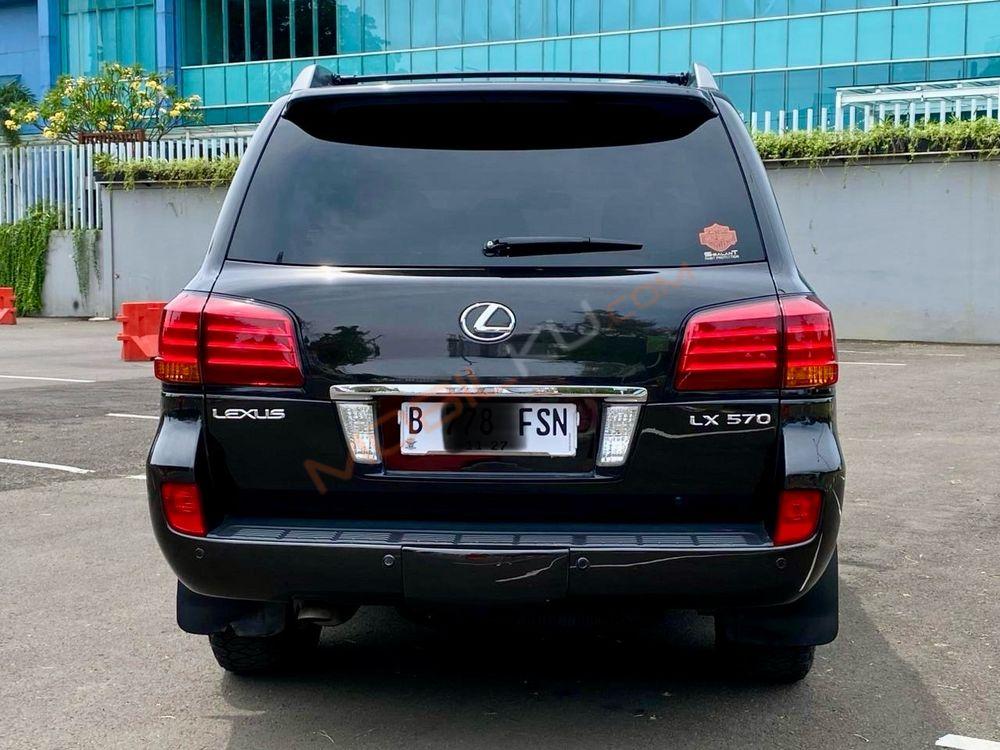 Mobil Lexus LX 2011