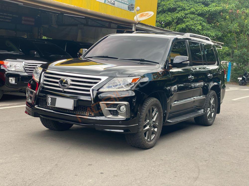 Mobil Lexus LX 2014