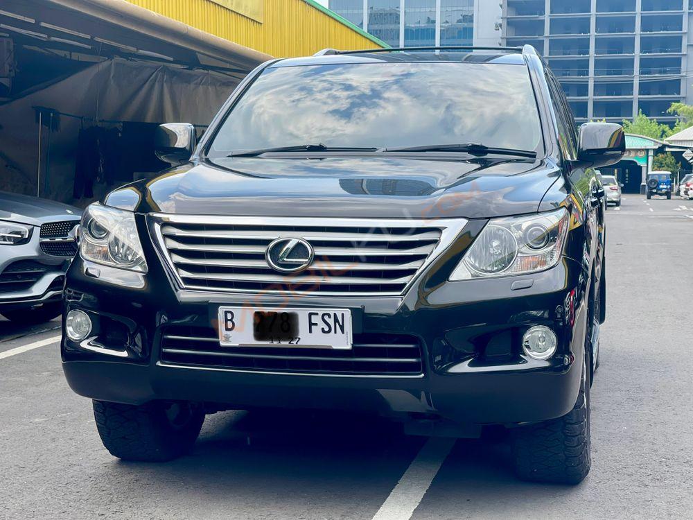 Mobil Lexus LX 2011