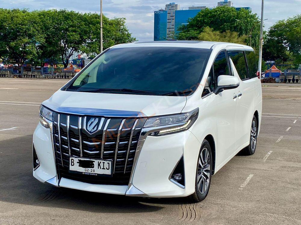 Mobil Toyota Alphard 2022