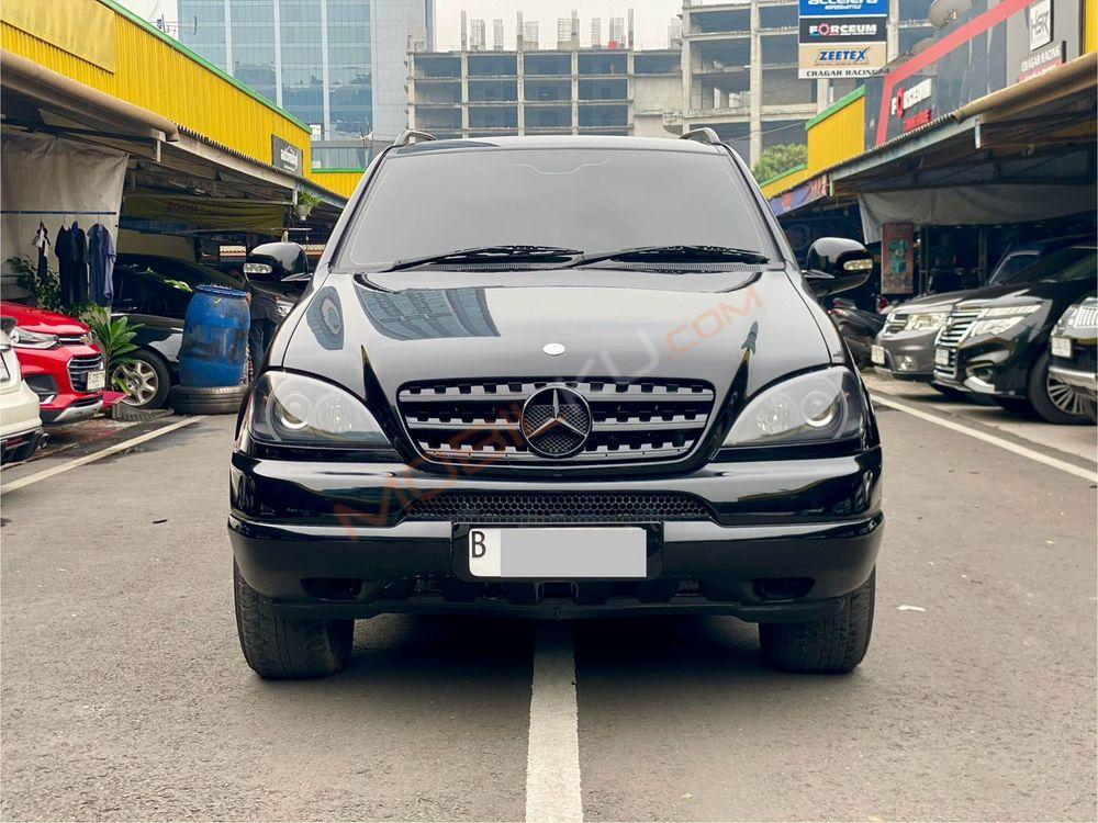 Mobil Mercedes-Benz ML 2002