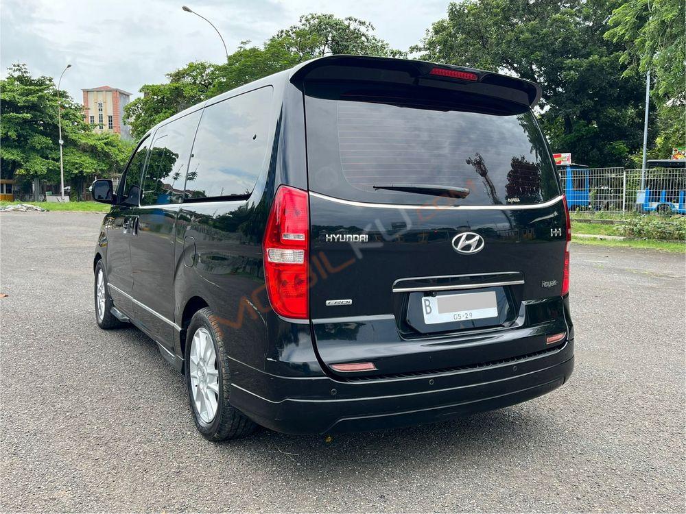 Mobil Hyundai H-1 2015