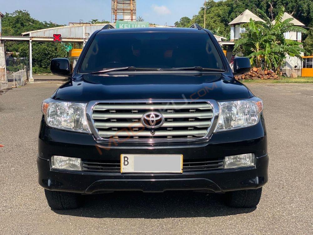 Mobil Toyota Land Cruiser 2010