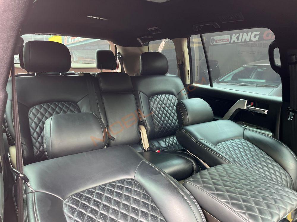 Mobil Toyota Land Cruiser 2008