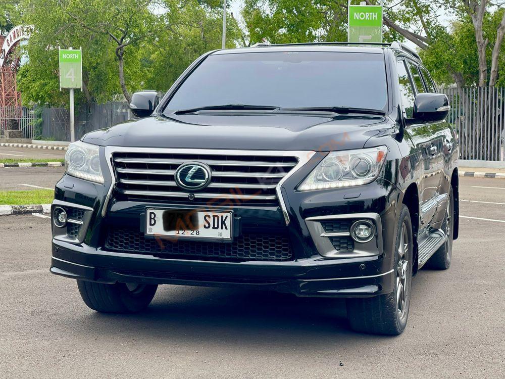 Mobil Lexus LX 2015