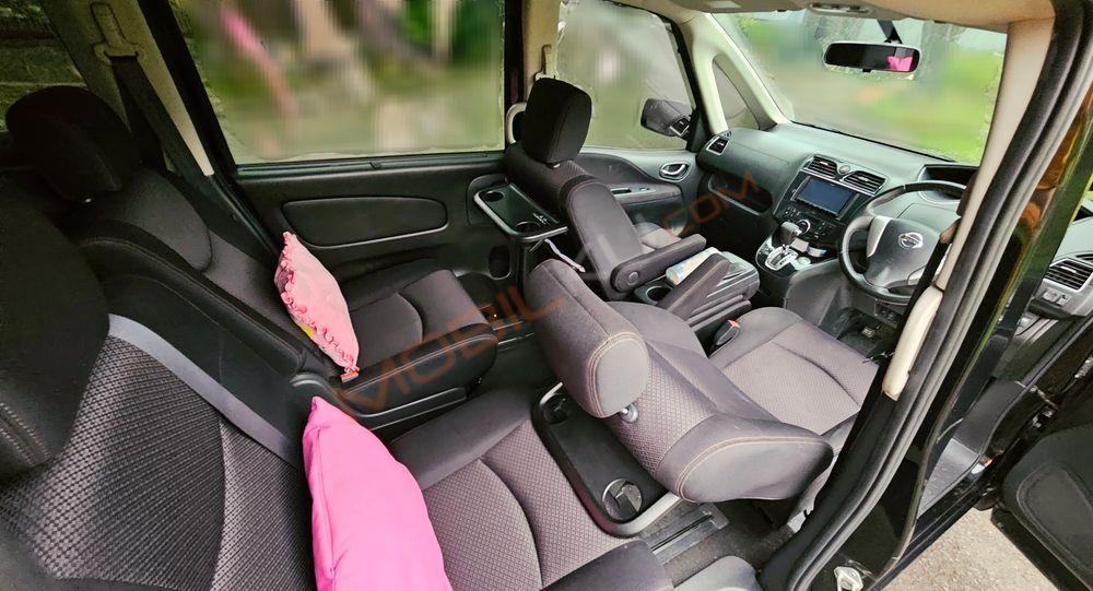 Mobil Nissan Serena 2014