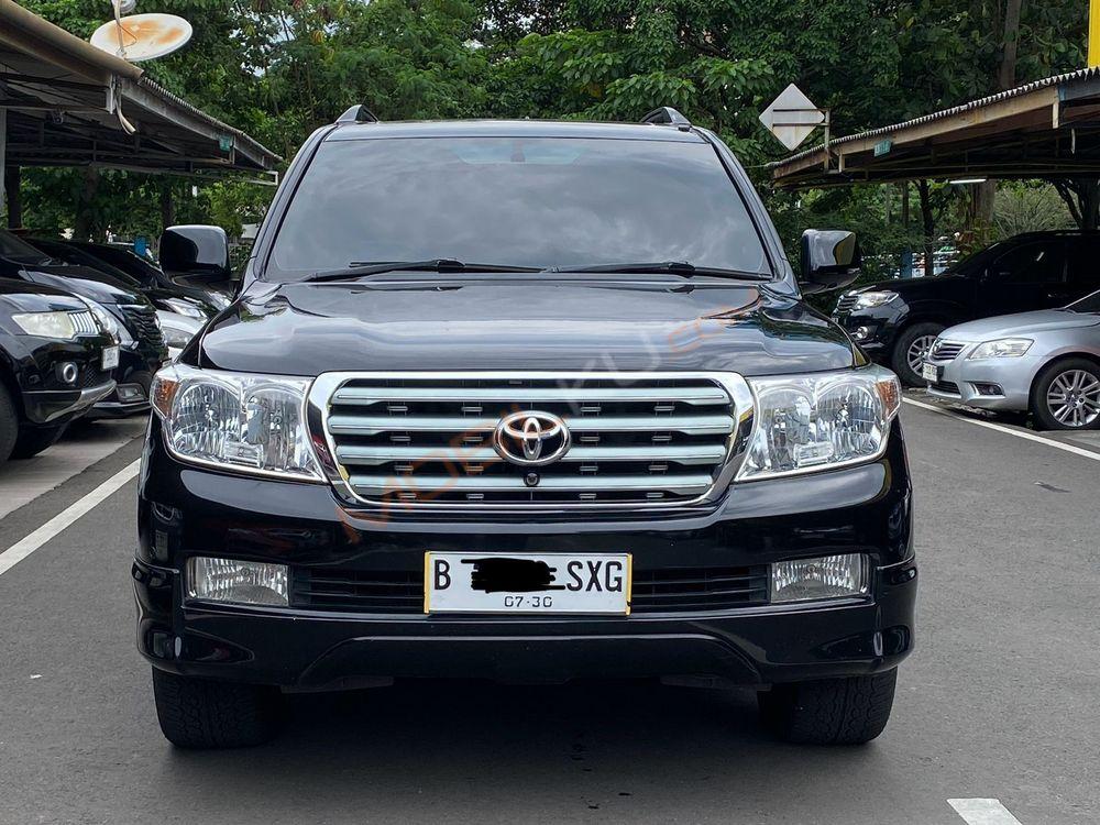 Mobil Toyota Land Cruiser 2010