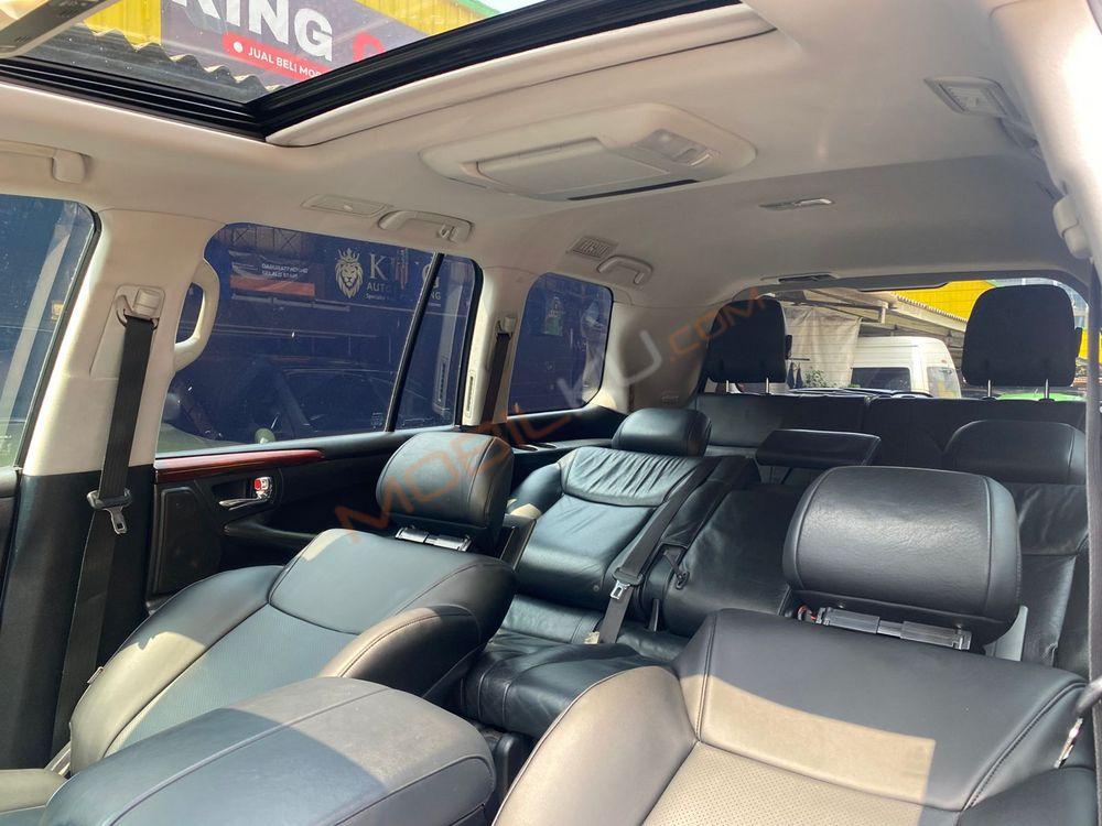 Mobil Lexus LX 2011