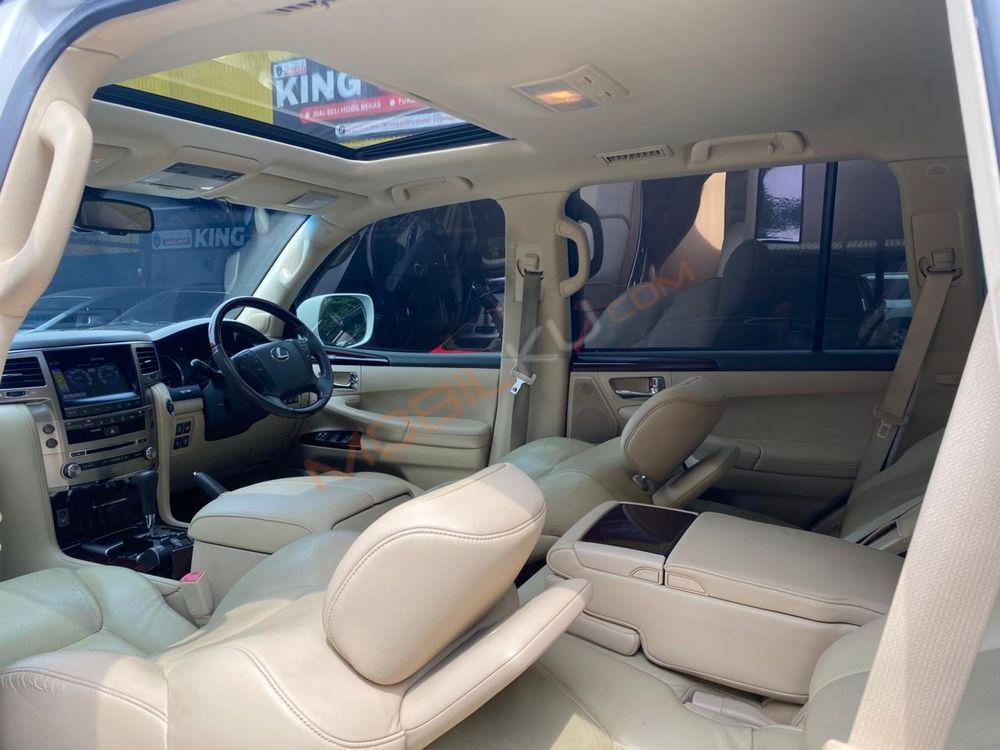 Mobil Lexus LX 2013