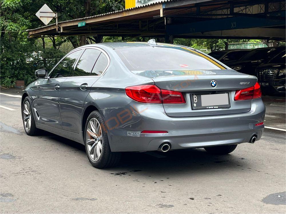 Mobil BMW 5 Series 2020