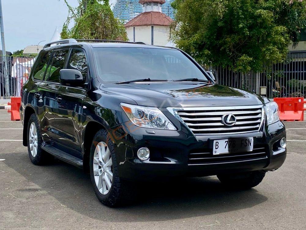 Mobil Lexus LX 2011
