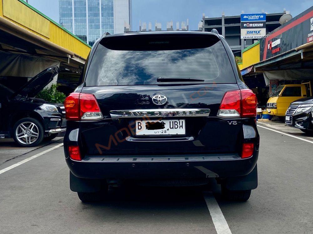 Mobil Toyota Land Cruiser 2012