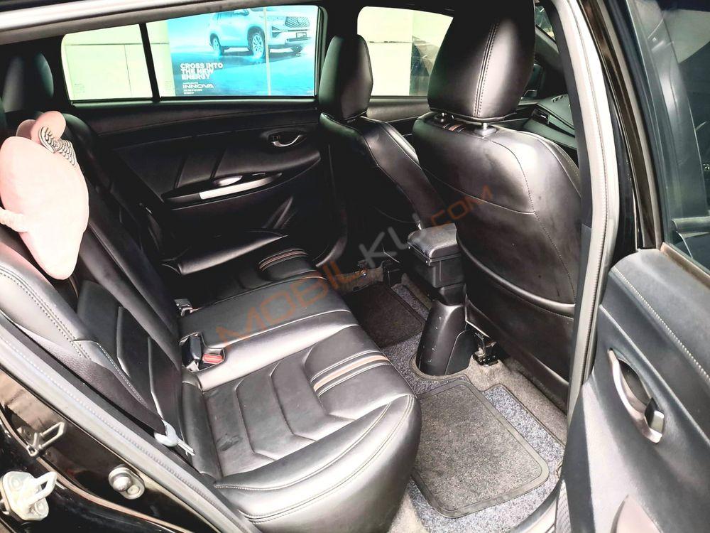 Mobil Toyota Yaris 2016