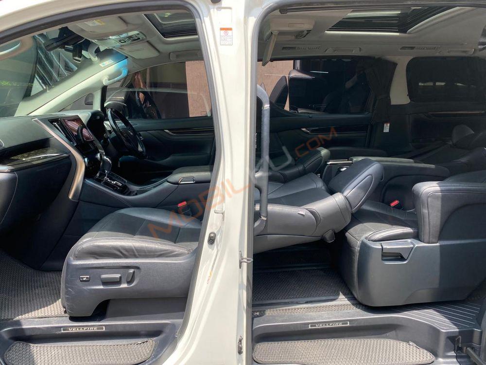 Mobil Toyota Vellfire 2017