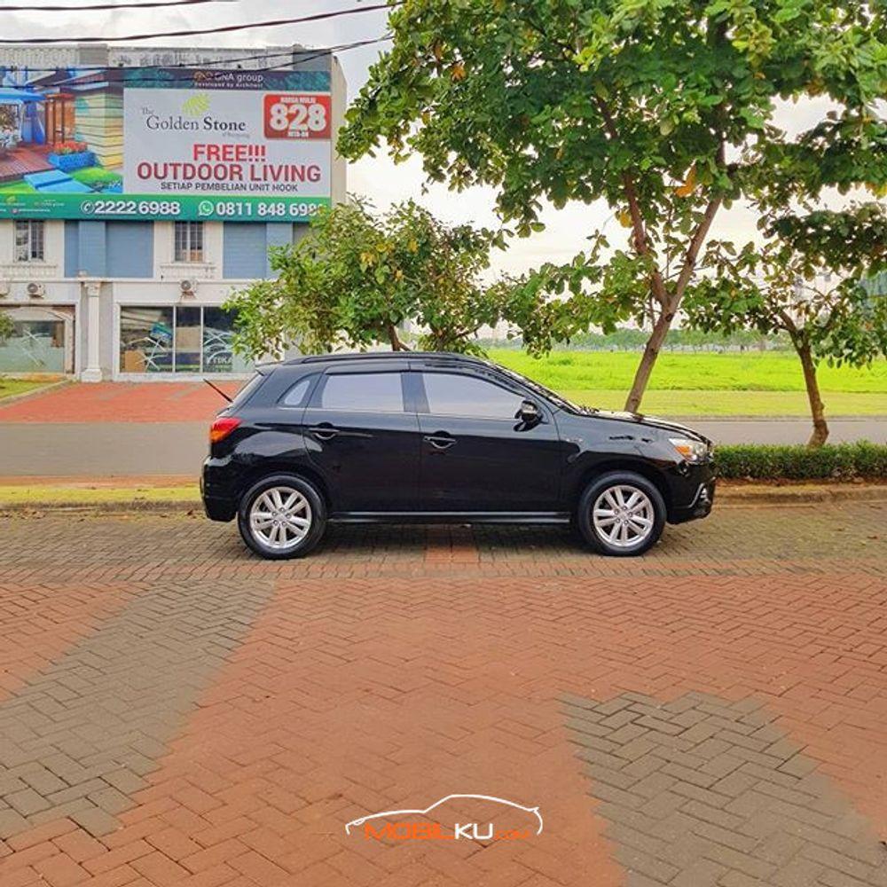 Mobil Mitsubishi Outlander Sport 2012