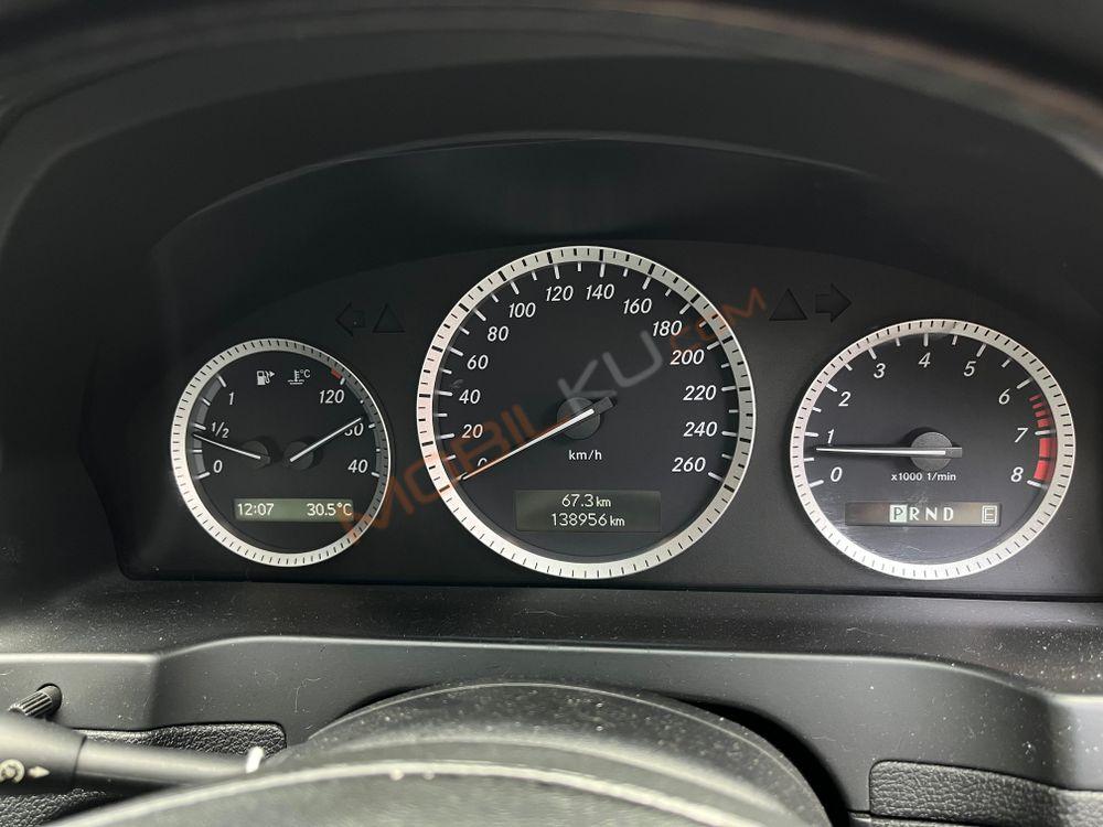 Mobil Mercedes-Benz C-Class 2011