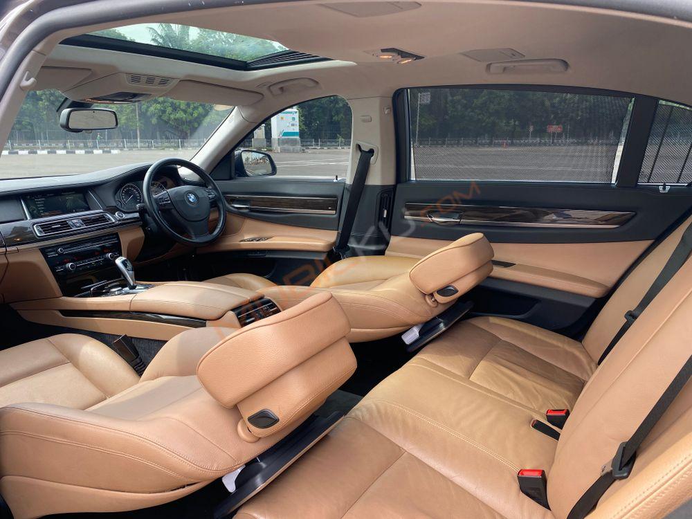 Mobil BMW 7 Series 2013