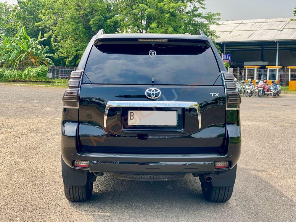 Mobil Toyota Land Cruiser 2013