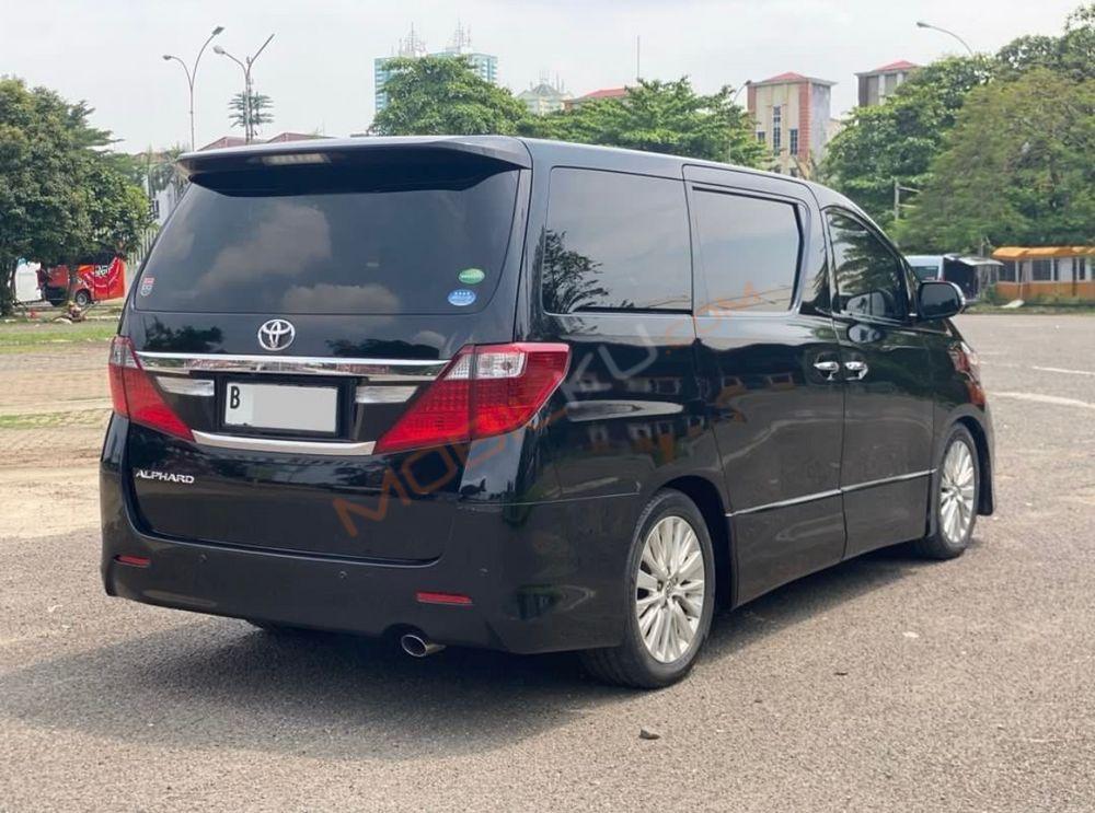 Mobil Toyota Alphard 2014