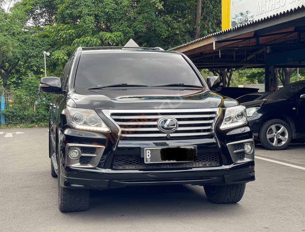 Mobil Lexus LX 2025