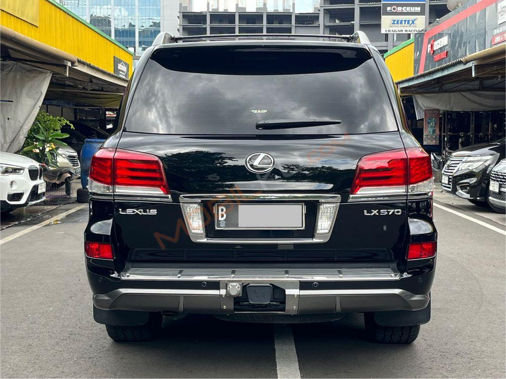 Mobil Lexus LX 2014