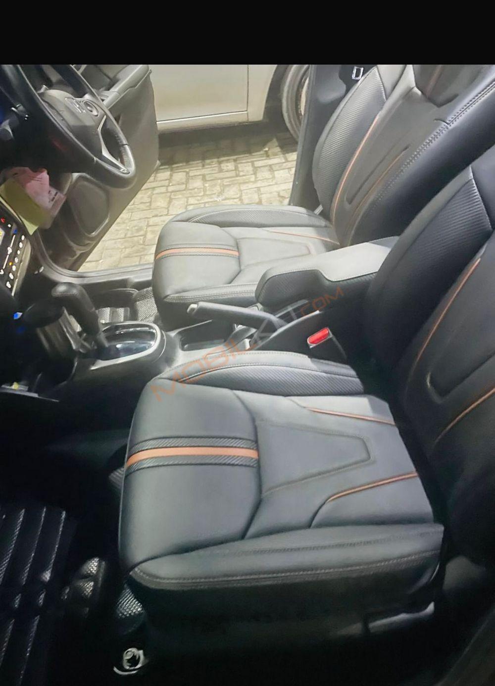 Mobil Honda Jazz 2020