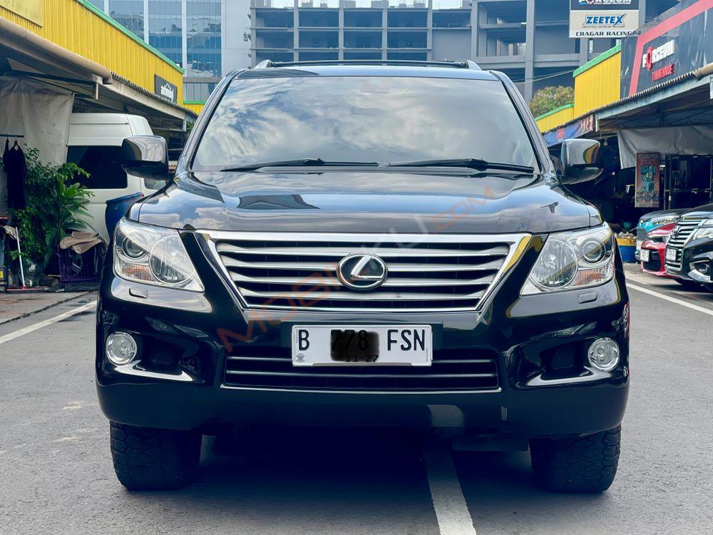 Mobil Lexus LX 2011