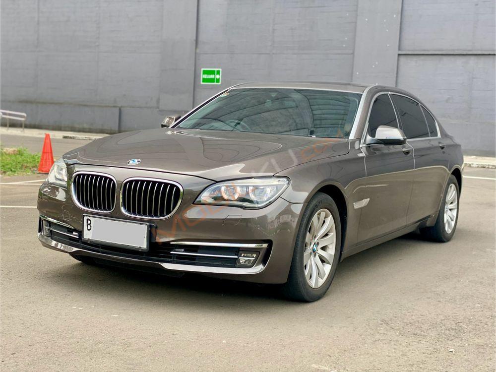 Mobil BMW 7 Series 2013