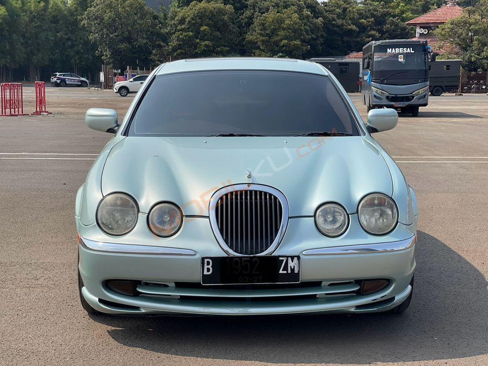 Mobil Jaguar S-Type 2002