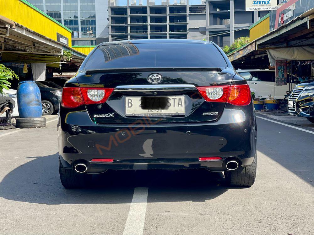Mobil Toyota Mark X 2012