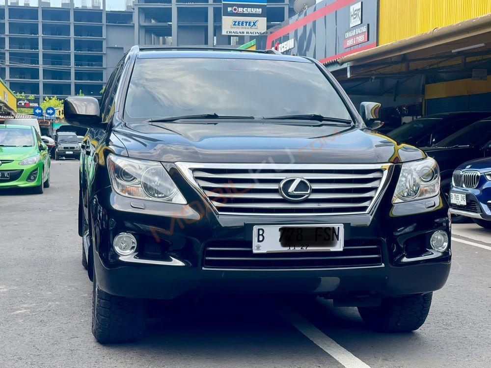 Mobil Lexus LX 2011