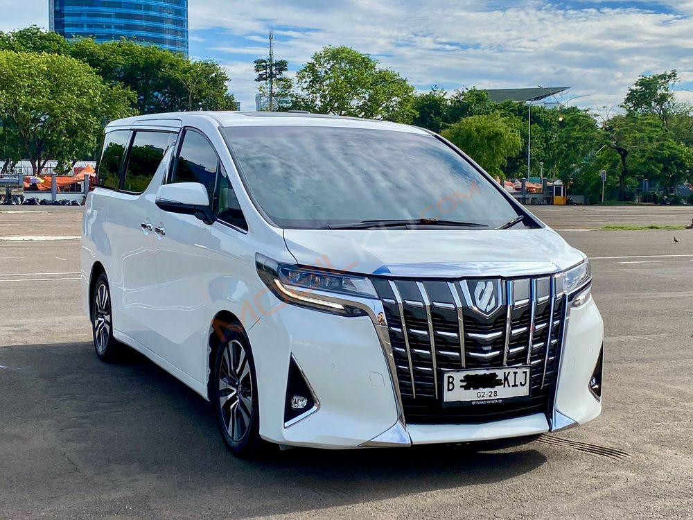 Mobil Toyota Alphard 2022