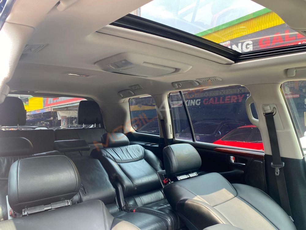Mobil Lexus LX 2011
