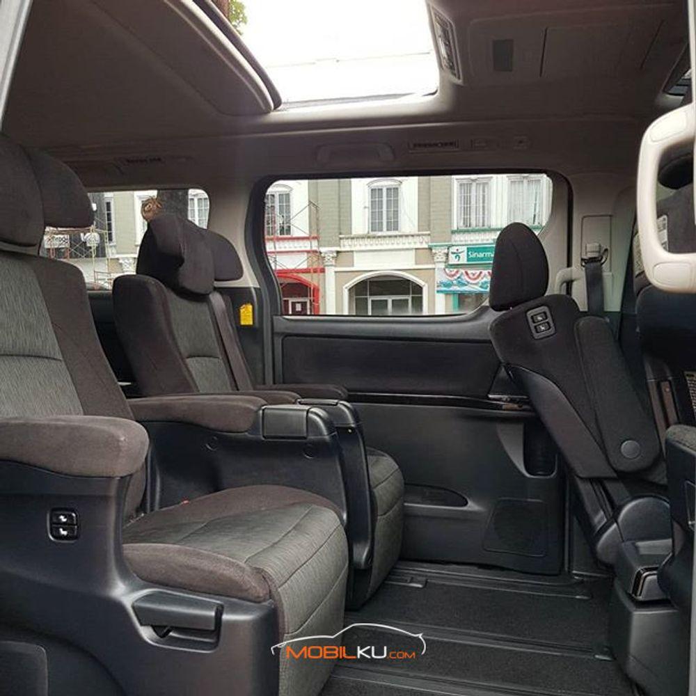 Mobil Toyota Vellfire 2014