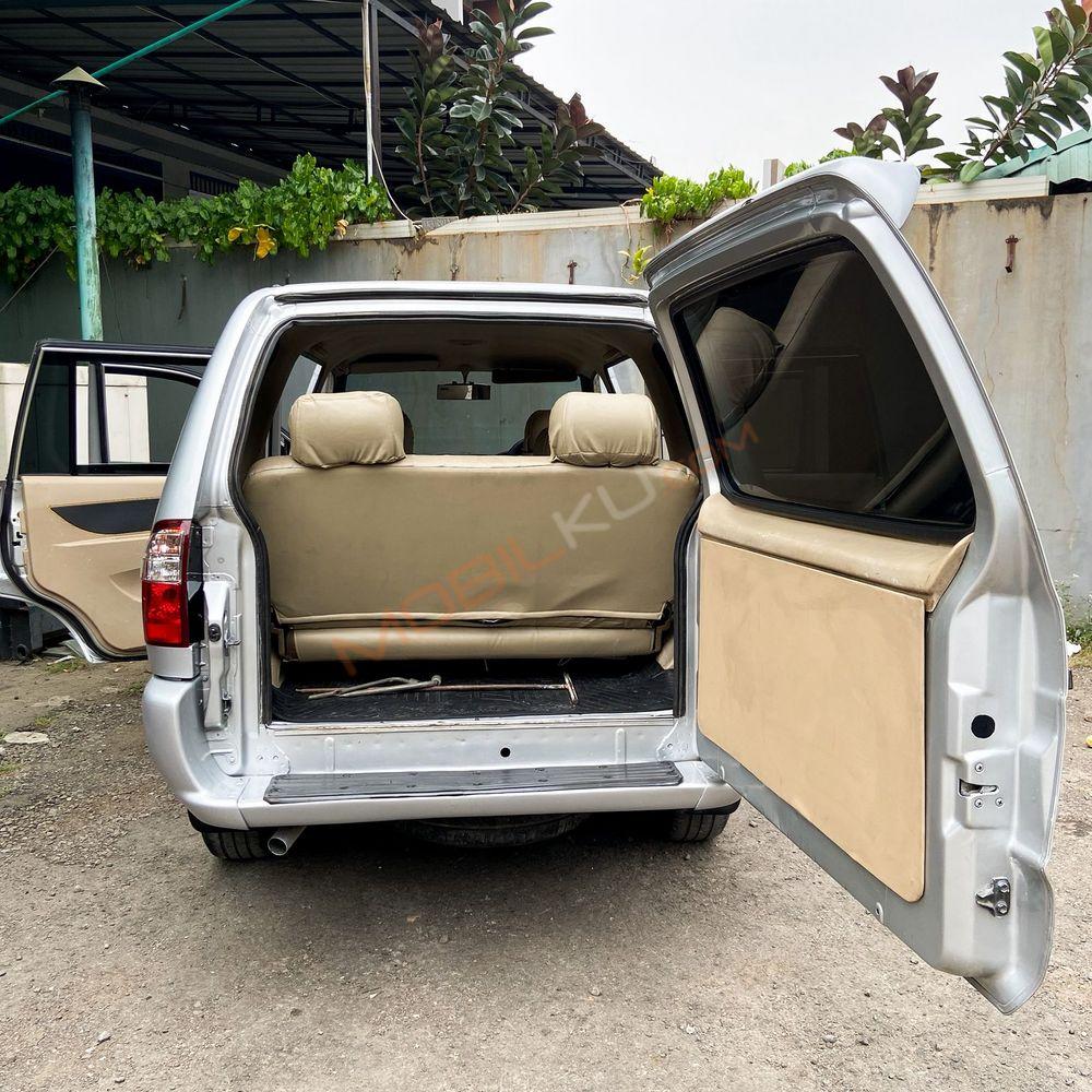 Mobil Isuzu Panther 2012