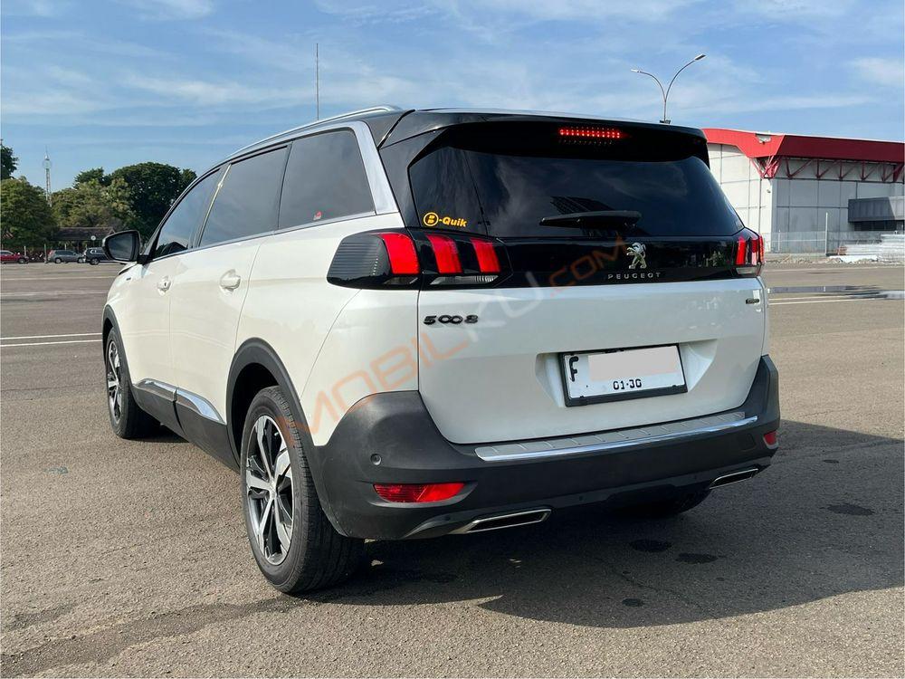 Mobil Peugeot 5008 2019
