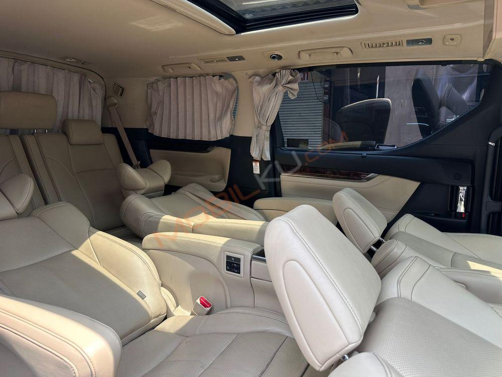 Mobil Toyota Alphard 2019