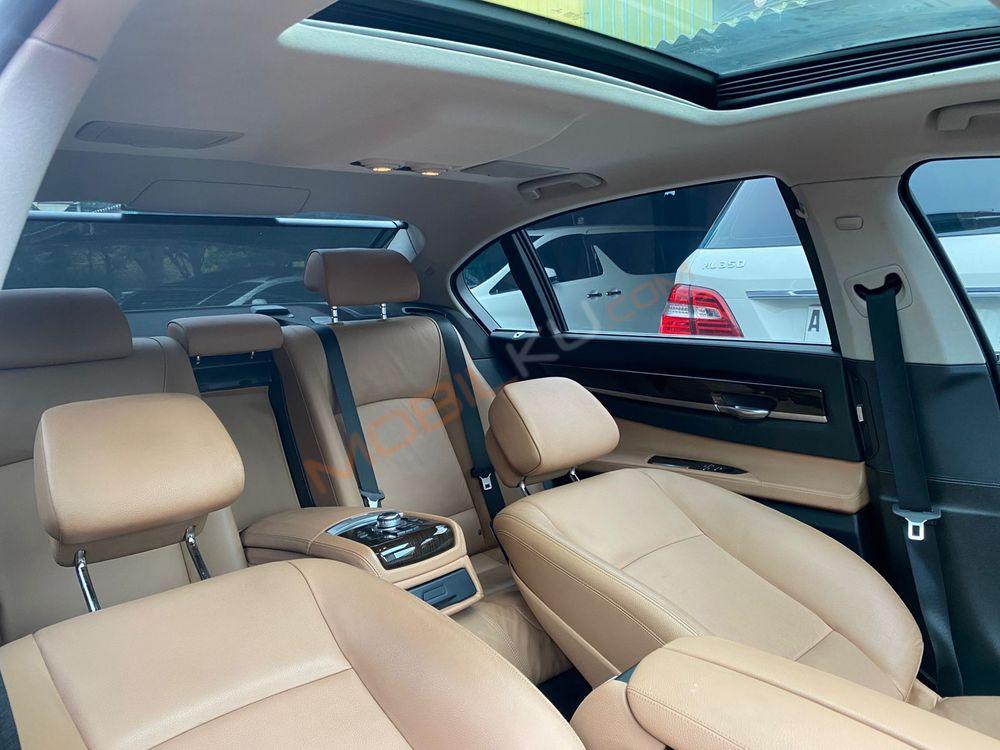 Mobil BMW 7 Series 2013