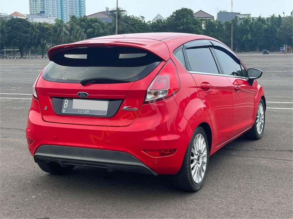 Mobil Ford Fiesta 2013