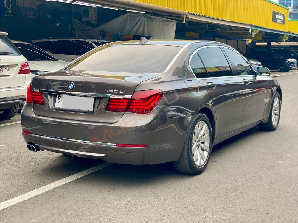 Mobil BMW 7 Series 2013