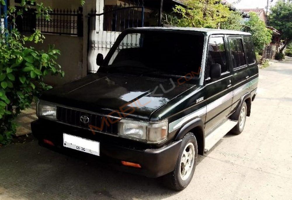 Mobil Toyota Kijang 1995