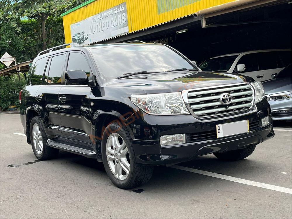 Mobil Toyota Land Cruiser 2010