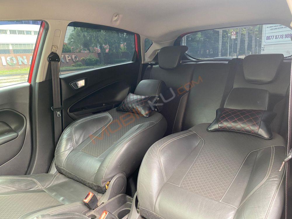 Mobil Ford Fiesta 2013