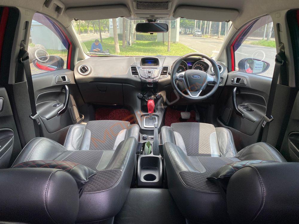 Mobil Ford Fiesta 2013