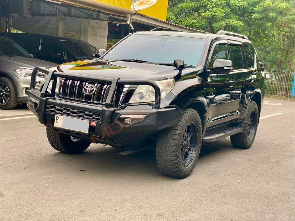Mobil Toyota Land Cruiser 2013